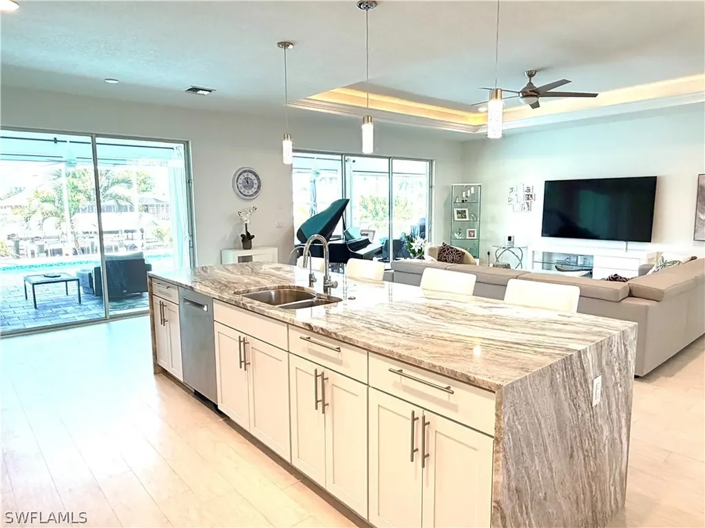 2918 SE 10th Place Cape Coral FL 33904