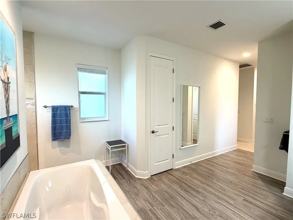 2918 SE 10th Place Cape Coral FL 33904