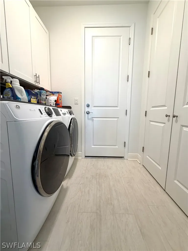 2918 SE 10th Place Cape Coral FL 33904