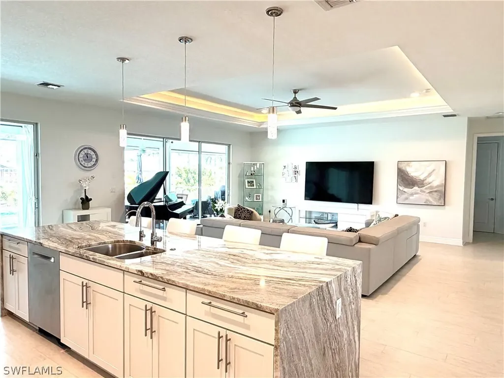 2918 SE 10th Place Cape Coral FL 33904