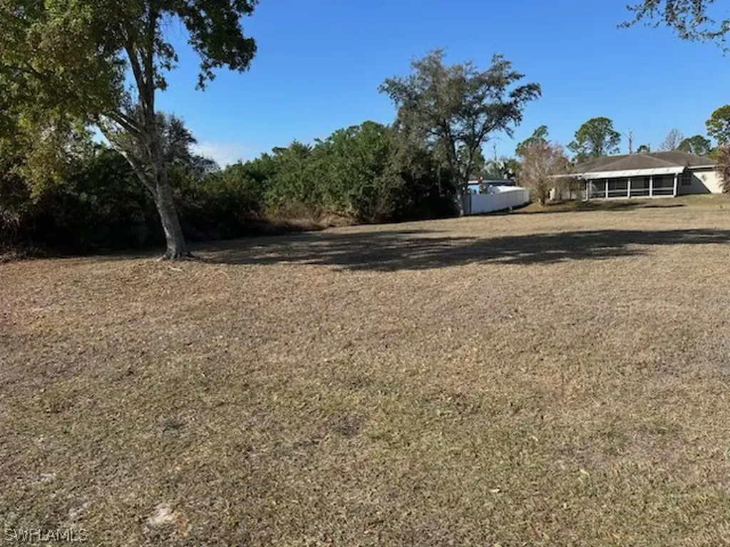 552 Sherwood Avenue S Lehigh Acres FL 33974