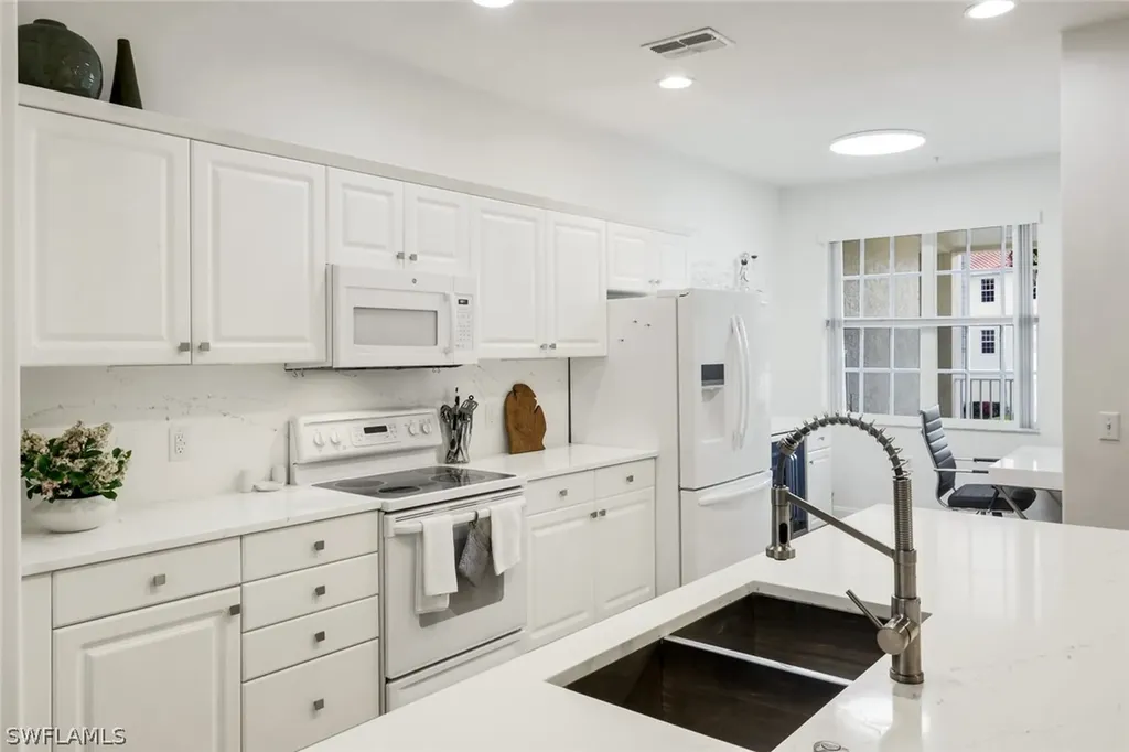 4843 Hampshire Court Naples FL 34112