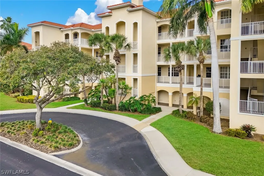 4843 Hampshire Court Naples FL 34112
