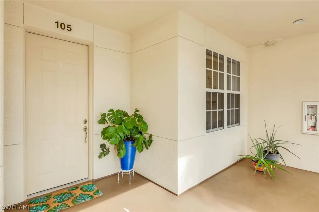 4843 Hampshire Court Naples FL 34112