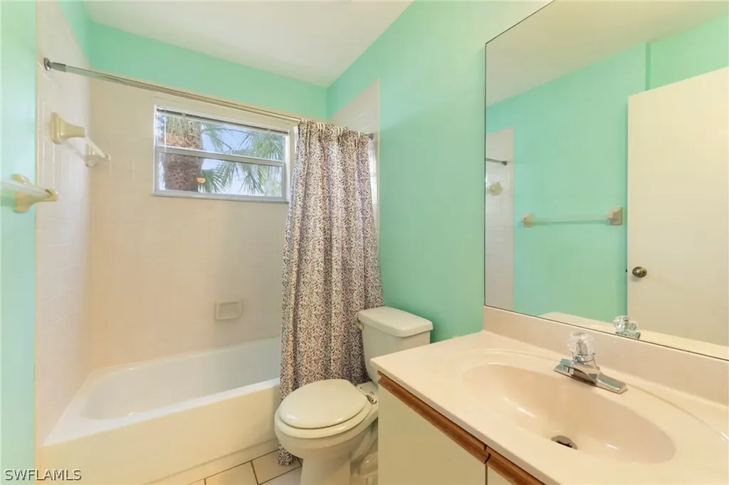 1915 Courtyard Way Naples FL 34112