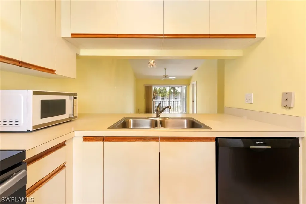 1915 Courtyard Way Naples FL 34112