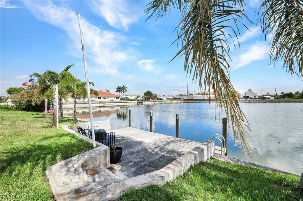 17 SE 15th Avenue Cape Coral FL 33990