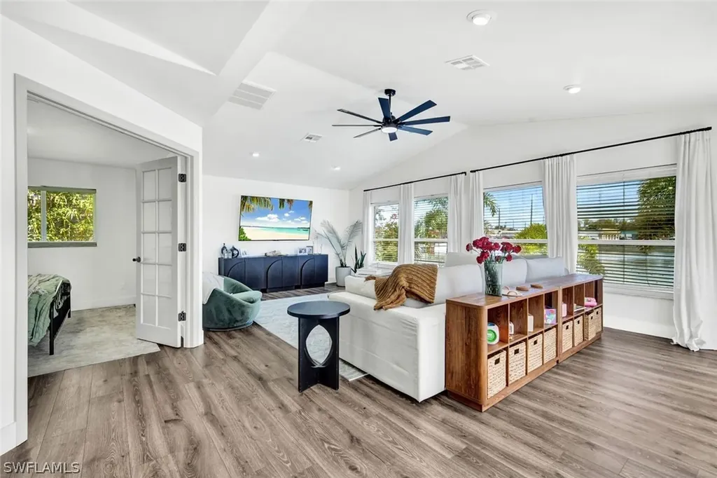 17 SE 15th Avenue Cape Coral FL 33990