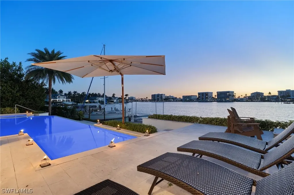 2805 Leeward Lane Naples FL 34103