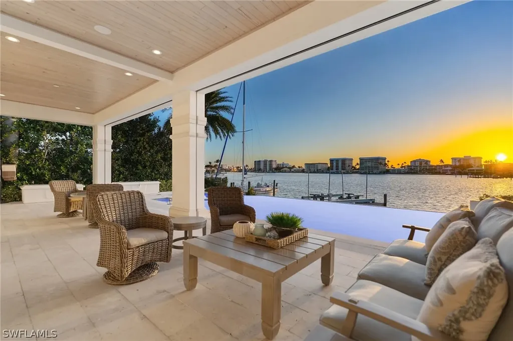 2805 Leeward Lane Naples FL 34103