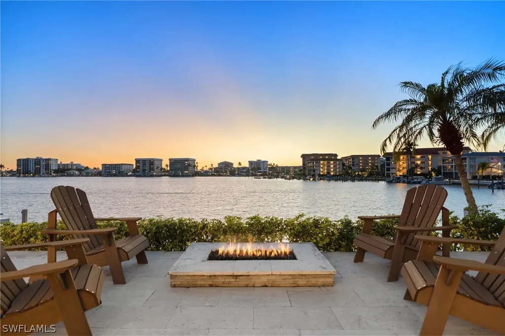 2805 Leeward Lane Naples FL 34103