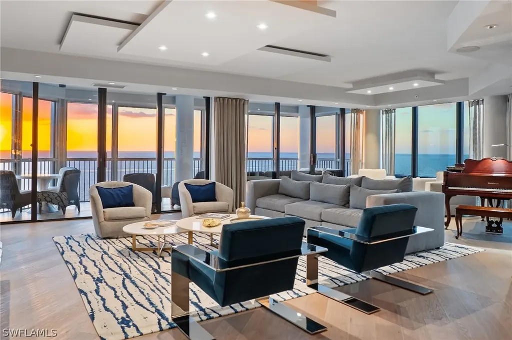 Naples FL, 4951 Gulf Shore Boulevard N, Unit 703