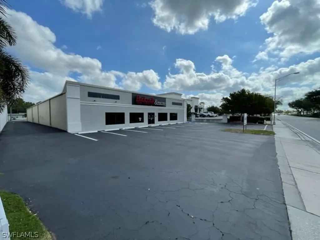 2665 Davis Boulevard Naples FL 34104