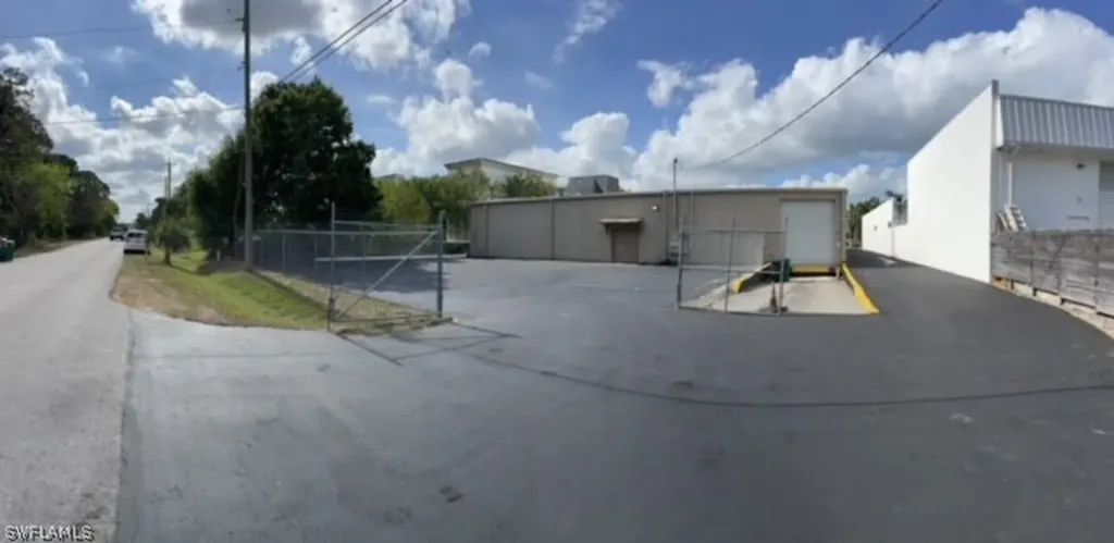 2665 Davis Boulevard Naples FL 34104