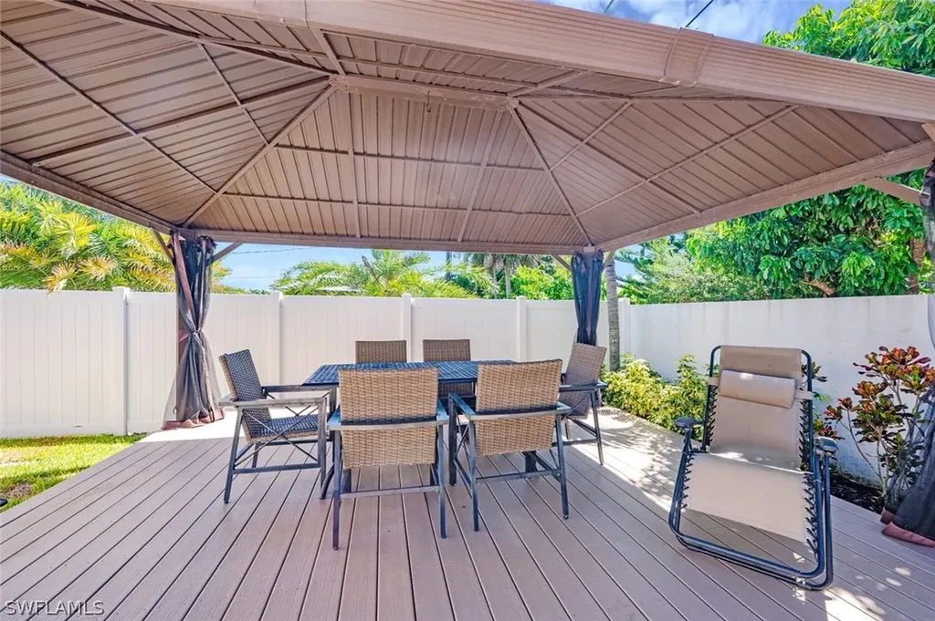 730 95th Avenue N Naples FL 34108