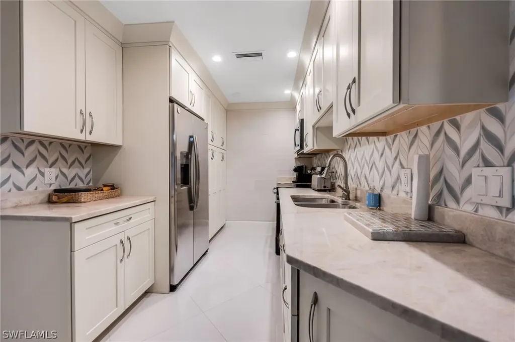 2011 Gulf Shore Boulevard N Naples FL 34102