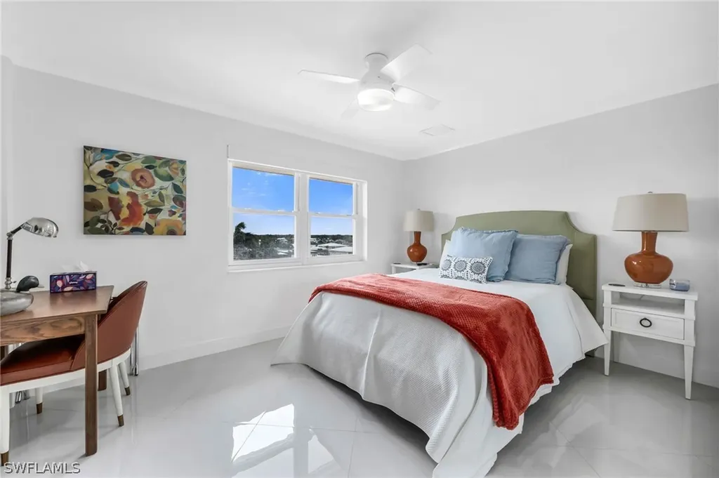 2011 Gulf Shore Boulevard N Naples FL 34102