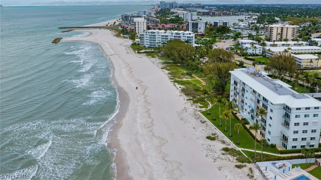 2011 Gulf Shore Boulevard N Naples FL 34102