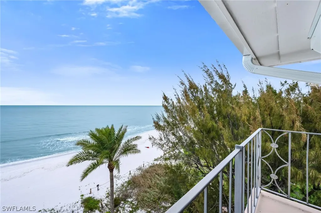 2011 Gulf Shore Boulevard N Naples FL 34102