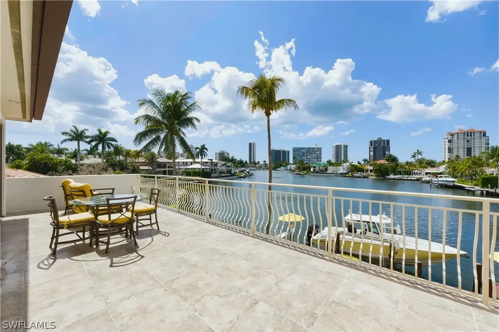 361 Pirates Bight Naples FL 34103