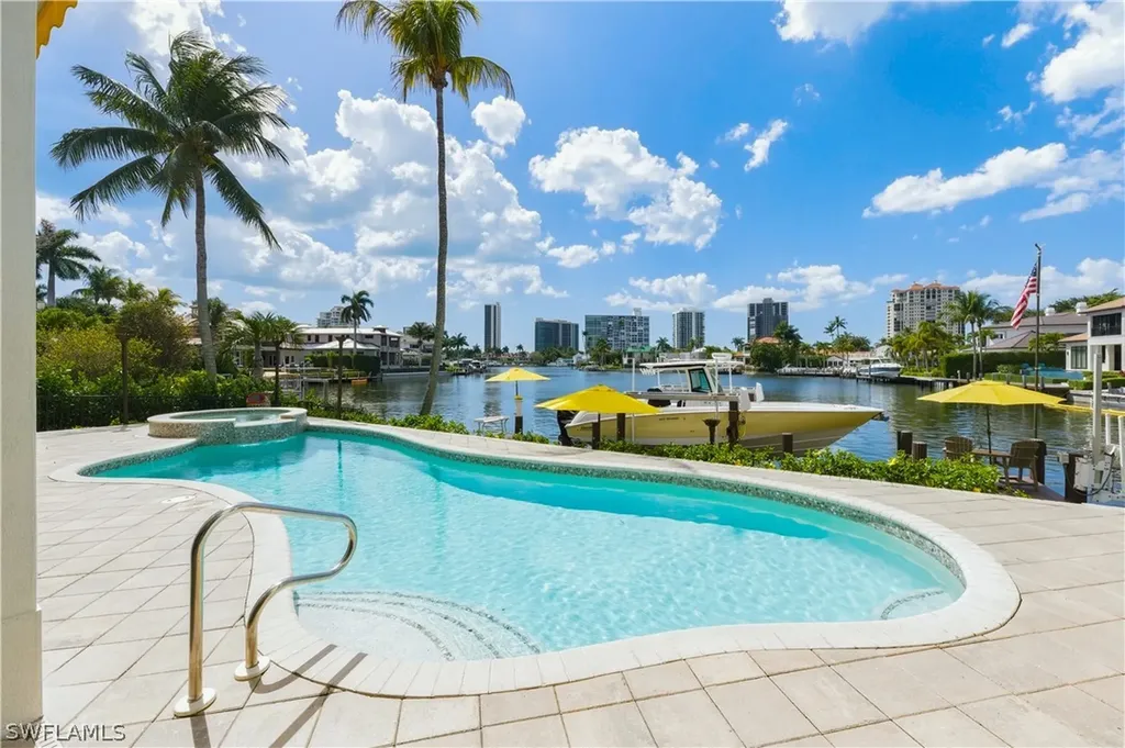 361 Pirates Bight Naples FL 34103