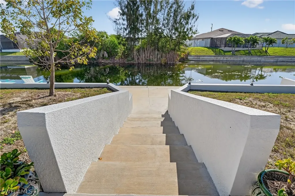 2223 SW 4th Court Cape Coral FL 33991