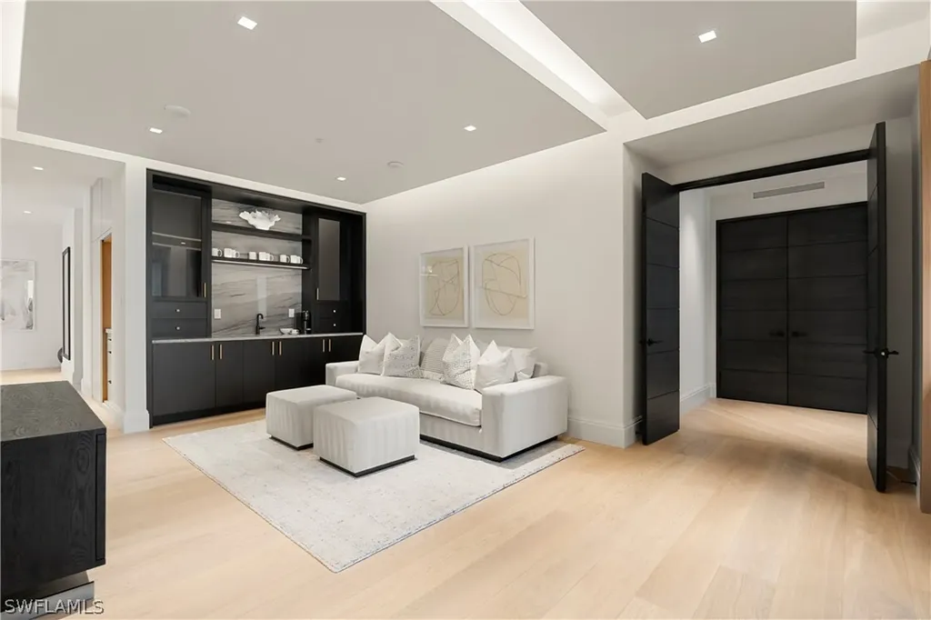 81 Seagate Drive Naples FL 34103