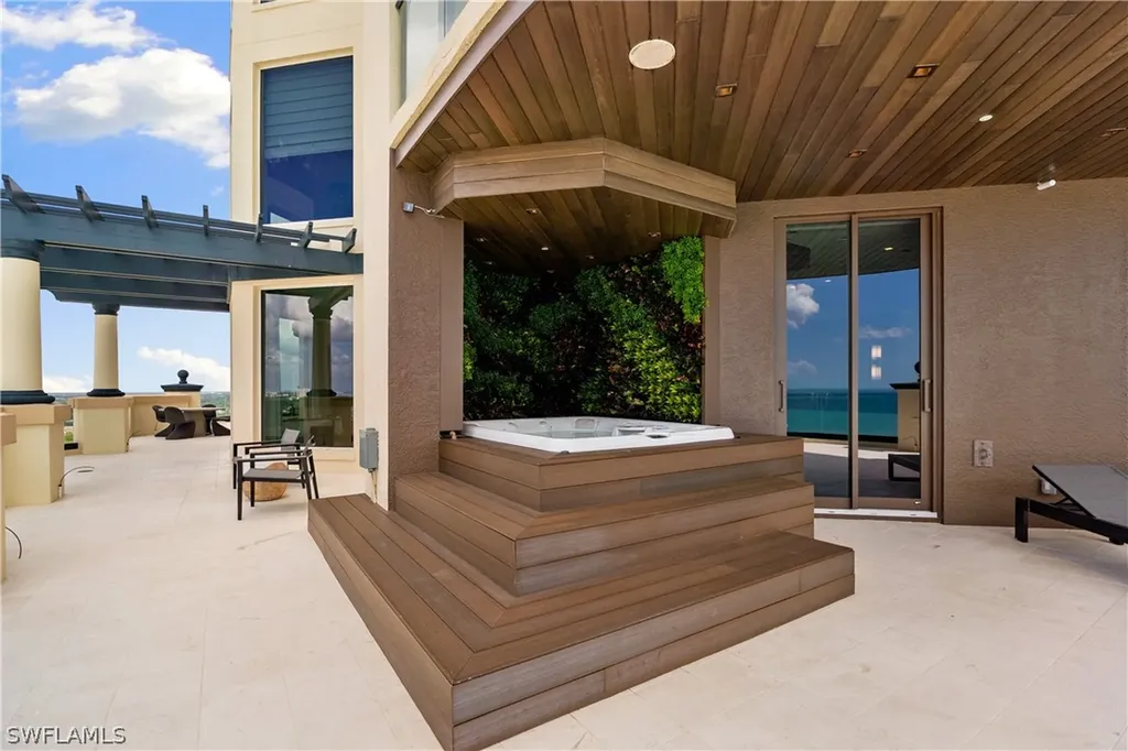 81 Seagate Drive Naples FL 34103