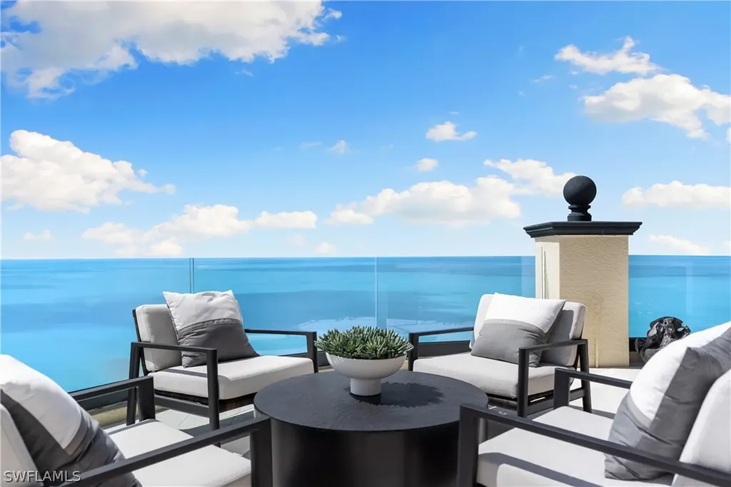 81 Seagate Drive Naples FL 34103