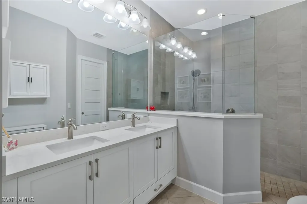 5811 Haiti Drive Naples FL 34113