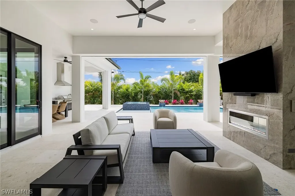 620 94th Avenue N Naples FL 34108