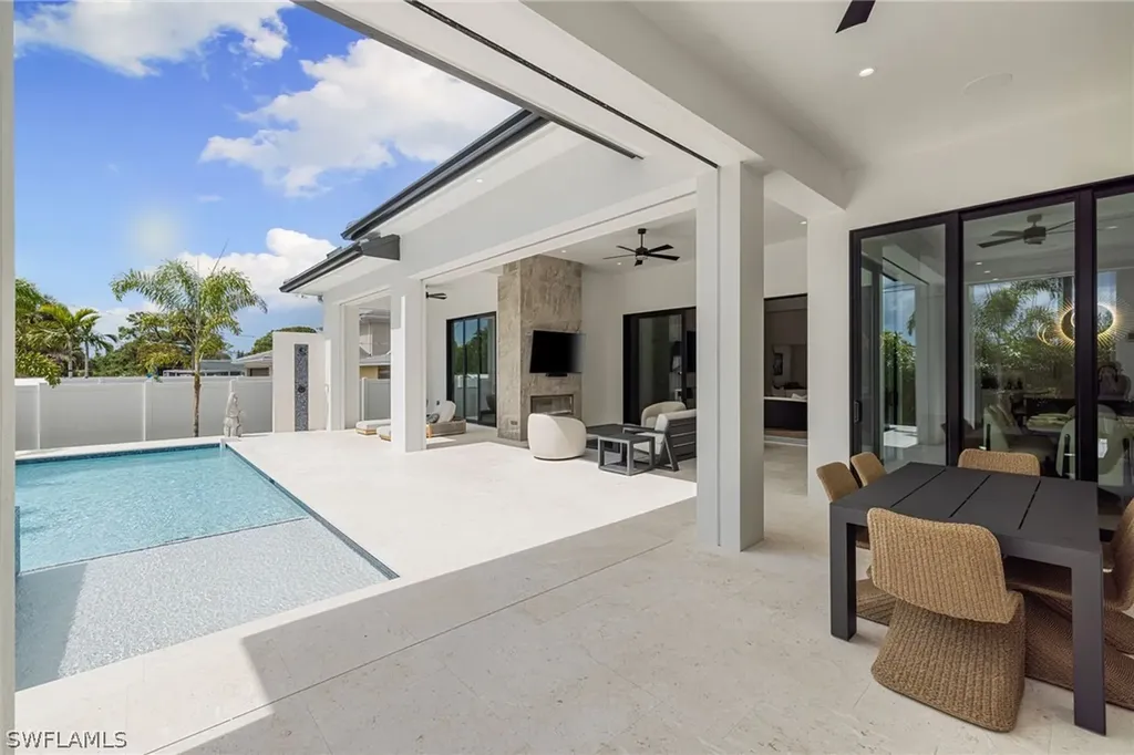 620 94th Avenue N Naples FL 34108