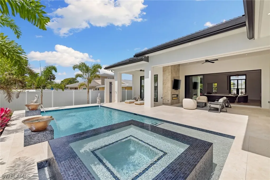 620 94th Avenue N Naples FL 34108
