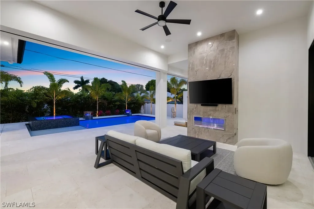 620 94th Avenue N Naples FL 34108