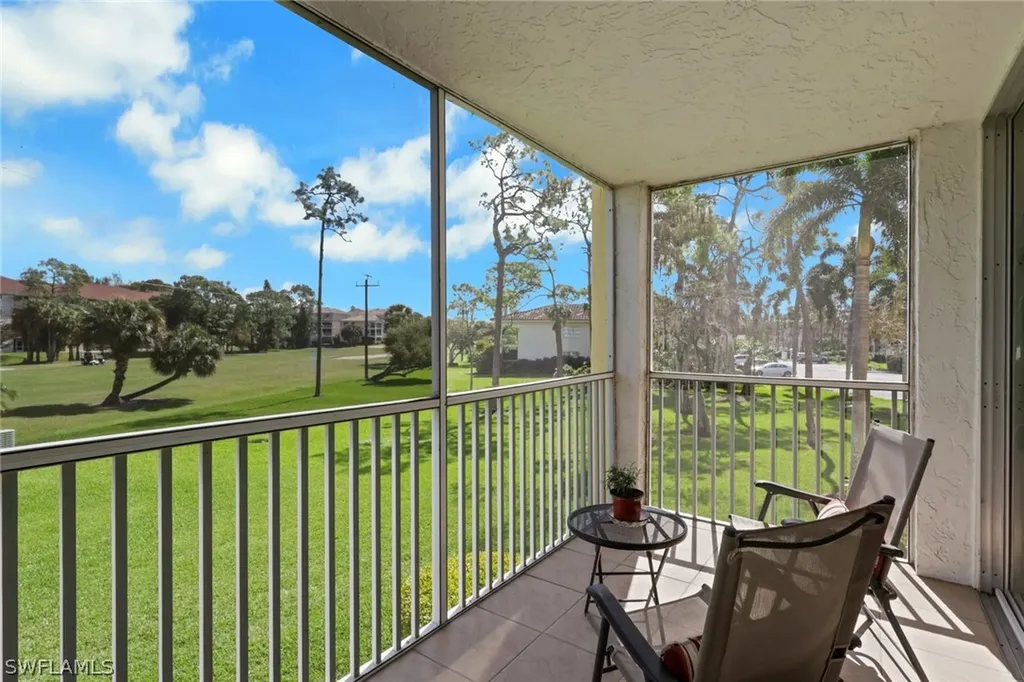 Naples FL, 1057 Forest Lakes Drive, Unit 1208