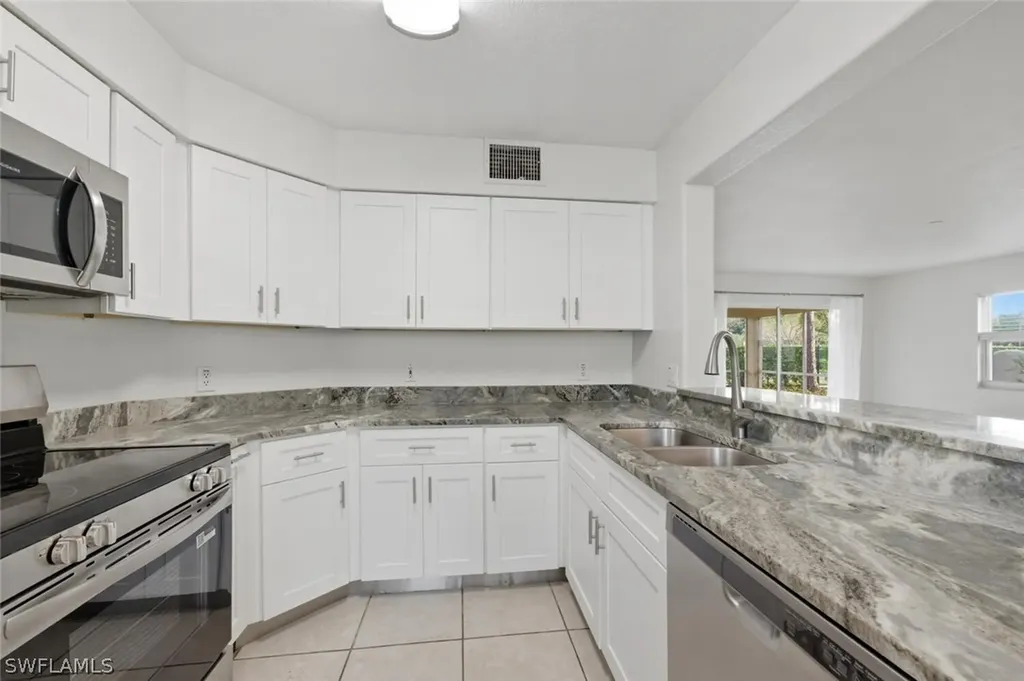 9570 Crescent Garden Drive Naples FL 34109