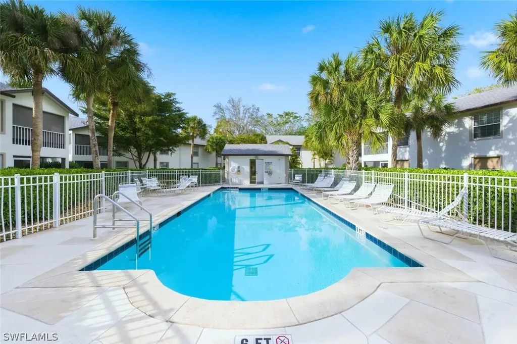 9570 Crescent Garden Drive Naples FL 34109