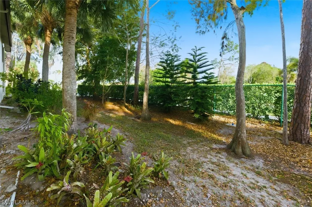 9570 Crescent Garden Drive Naples FL 34109