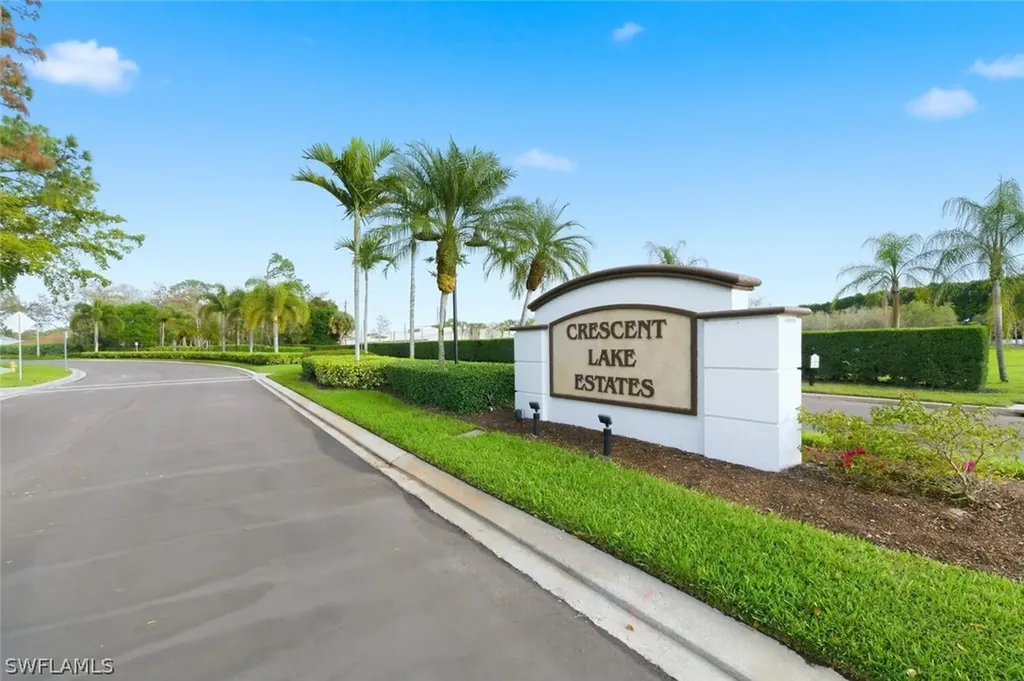 9570 Crescent Garden Drive Naples FL 34109