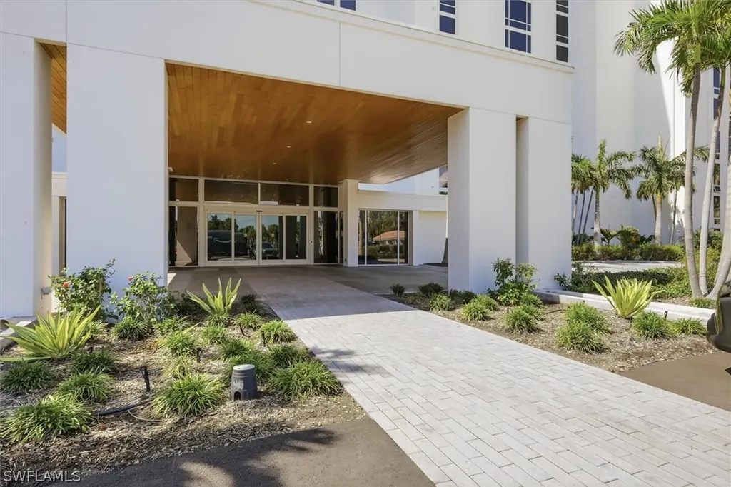 2425 Gulf Of Mexico Drive Longboat Key FL 34228