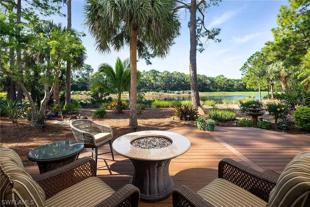 813 Barcarmil Way Naples FL 34110