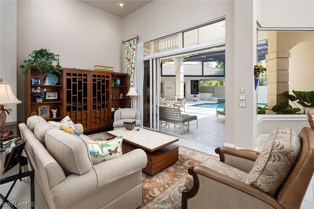 813 Barcarmil Way Naples FL 34110