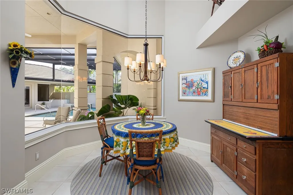 813 Barcarmil Way Naples FL 34110
