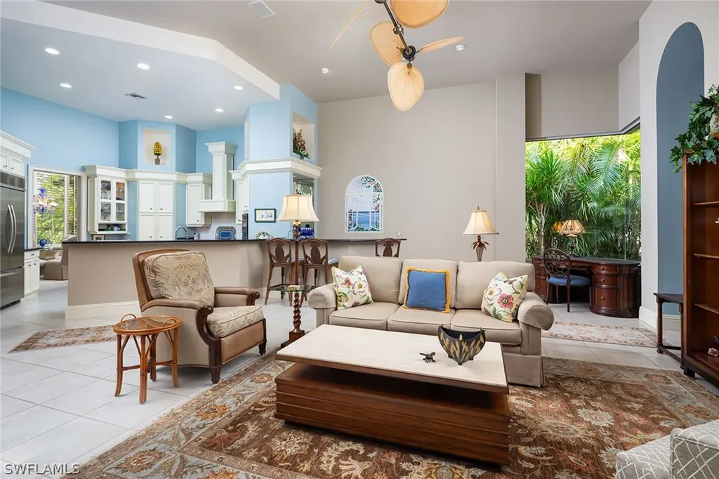 813 Barcarmil Way Naples FL 34110
