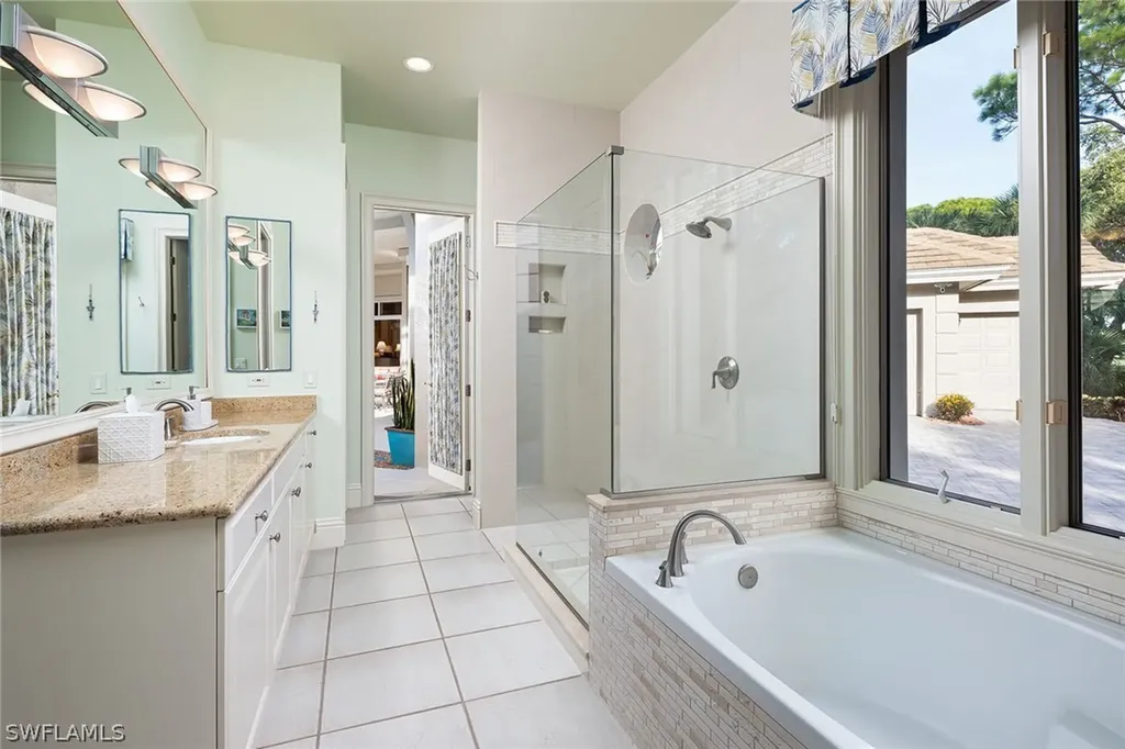 813 Barcarmil Way Naples FL 34110