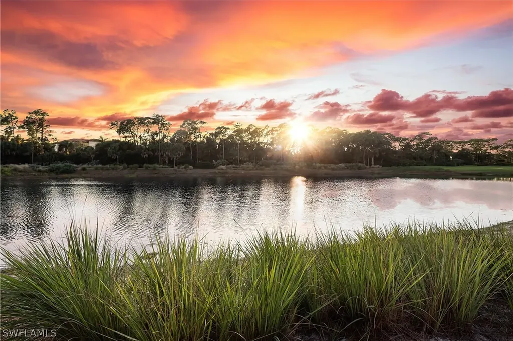 813 Barcarmil Way Naples FL 34110