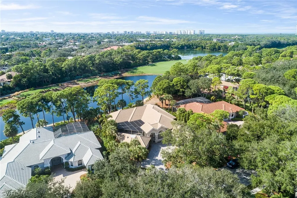 813 Barcarmil Way Naples FL 34110