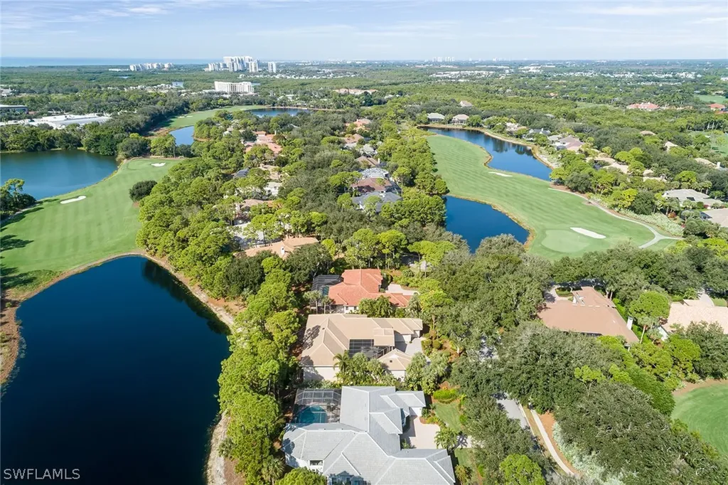 813 Barcarmil Way Naples FL 34110