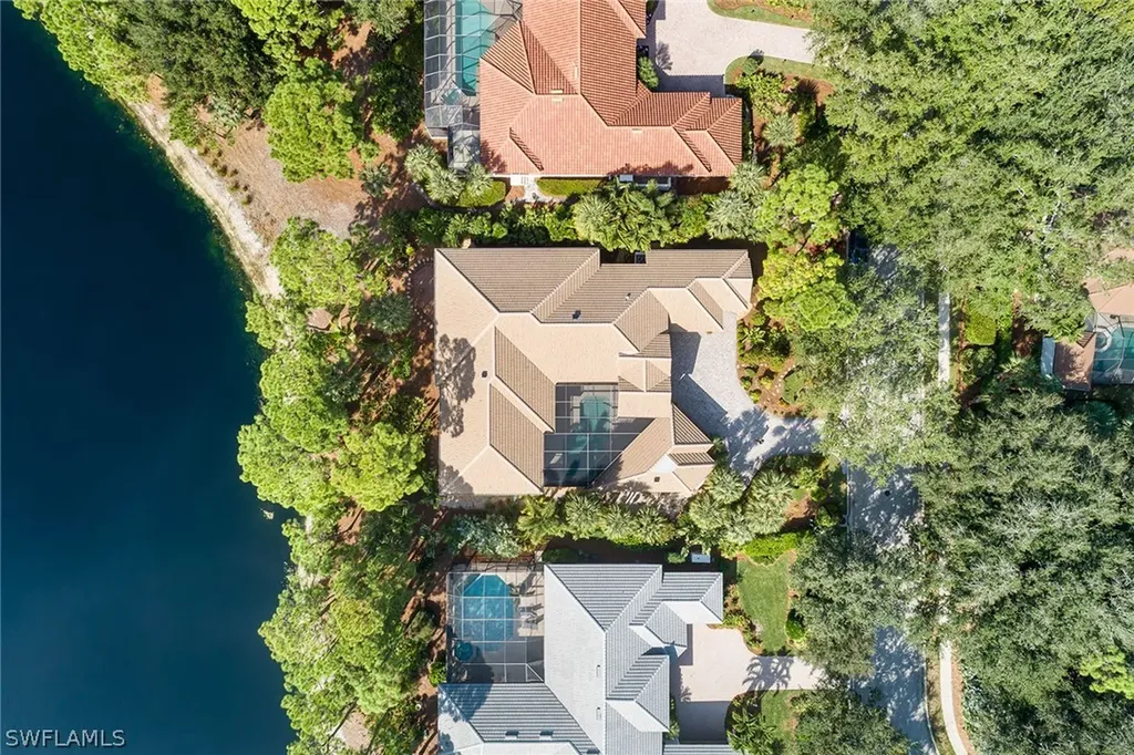 813 Barcarmil Way Naples FL 34110