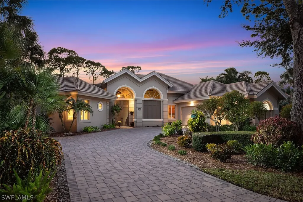 813 Barcarmil Way Naples FL 34110